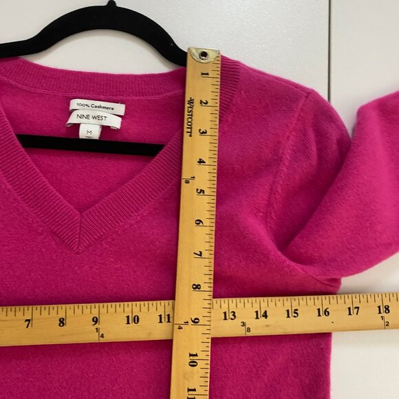 Nine West 100% Cashmere V Neck Sweater Womens Medium Pink Pullover - Picture 6 of 8